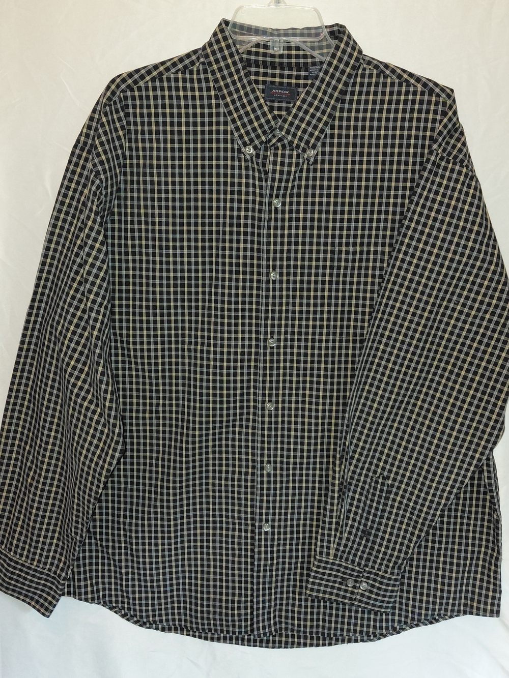 Arrow Men's Black and Gray Plaid Button-Down Shirt #2572